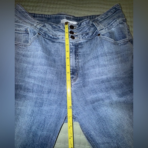 Kancan 3 button high rise Jeans. Size jr 15/31. VGUC - Picture 9 of 14